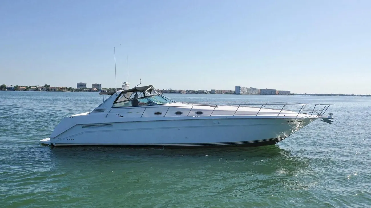 Luxury Yacht Charter in Destin Luxury Yacht Charter in Destin